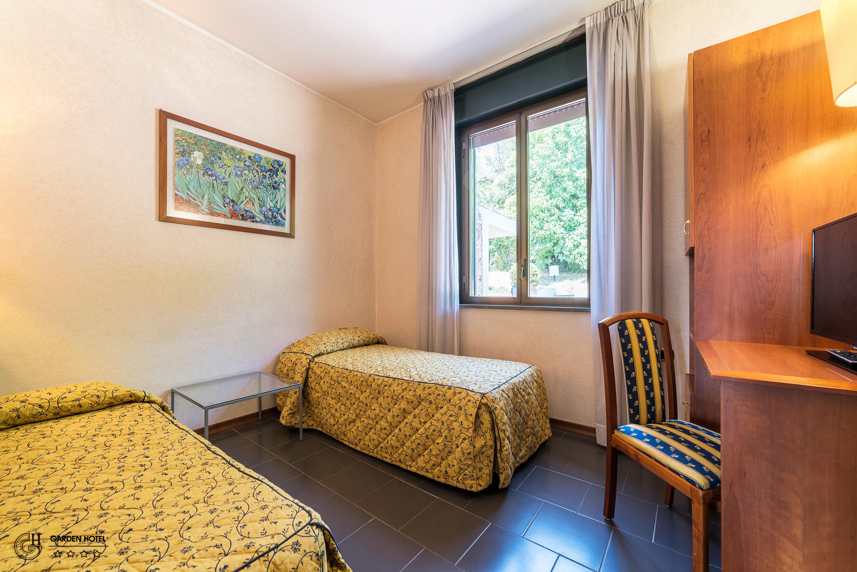 Hotel Garden แตร์นี ภายนอก รูปภาพ