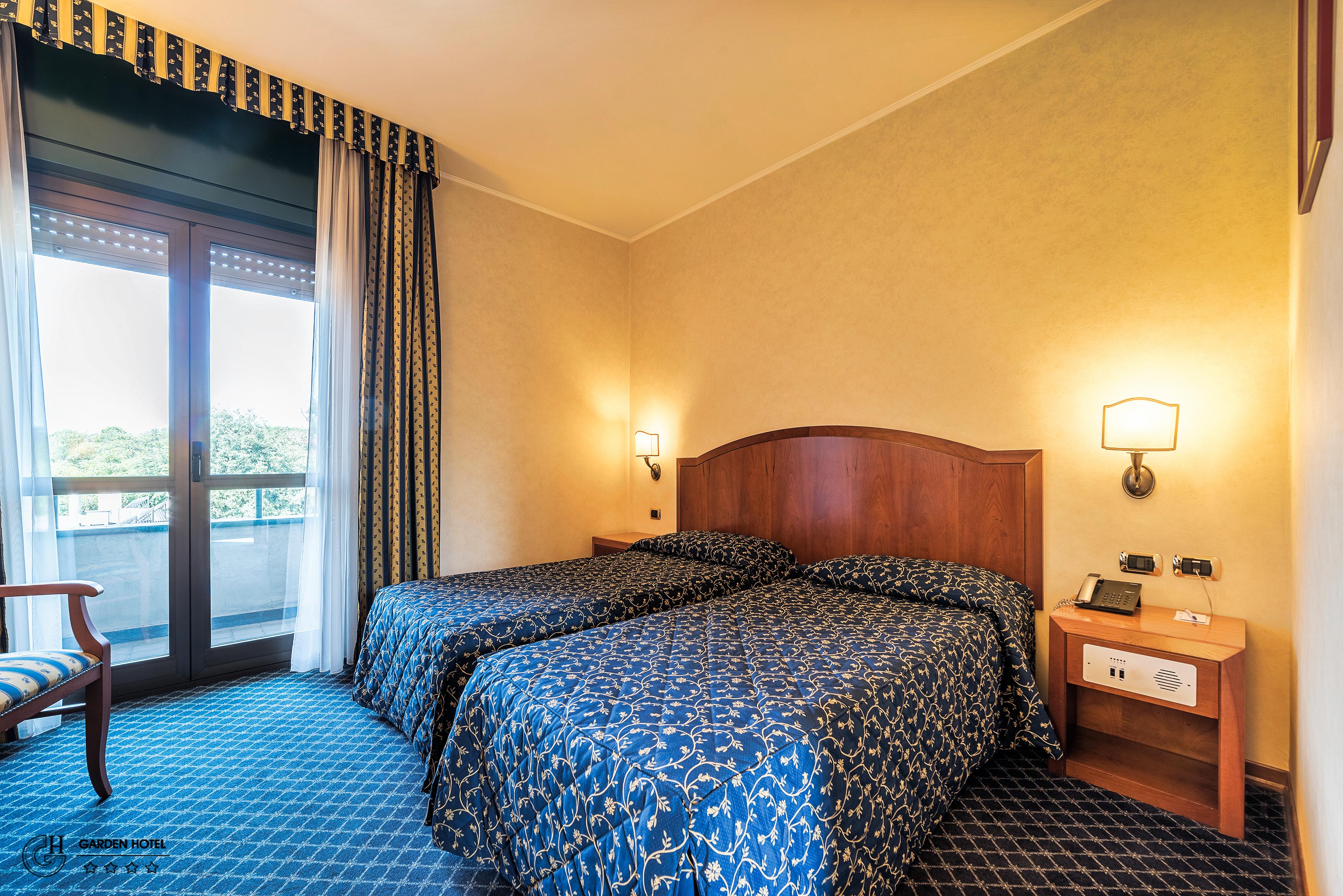 Hotel Garden แตร์นี ภายนอก รูปภาพ