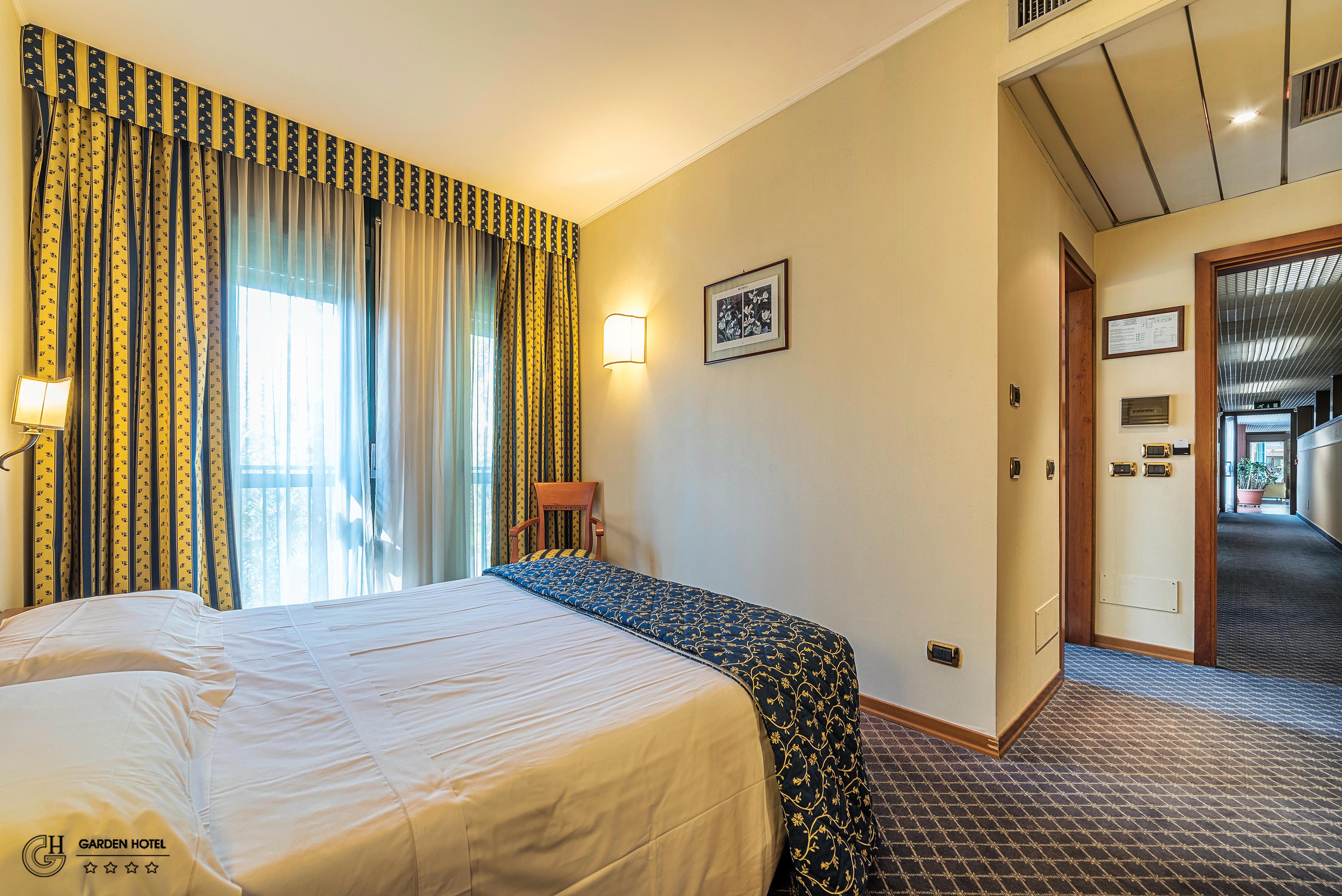 Hotel Garden แตร์นี ภายนอก รูปภาพ