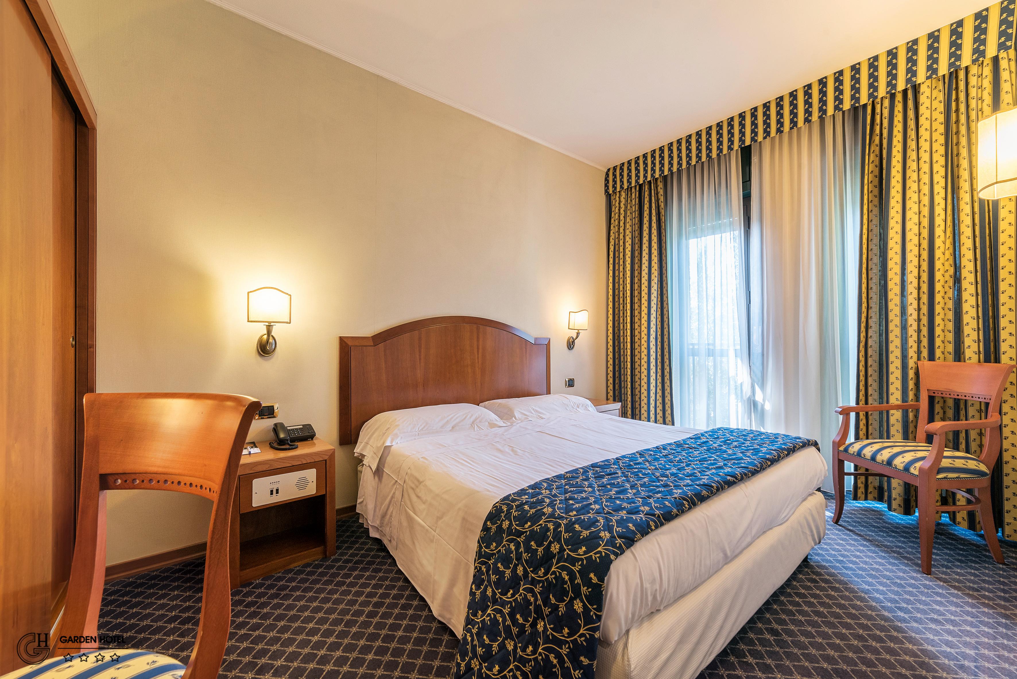 Hotel Garden แตร์นี ภายนอก รูปภาพ