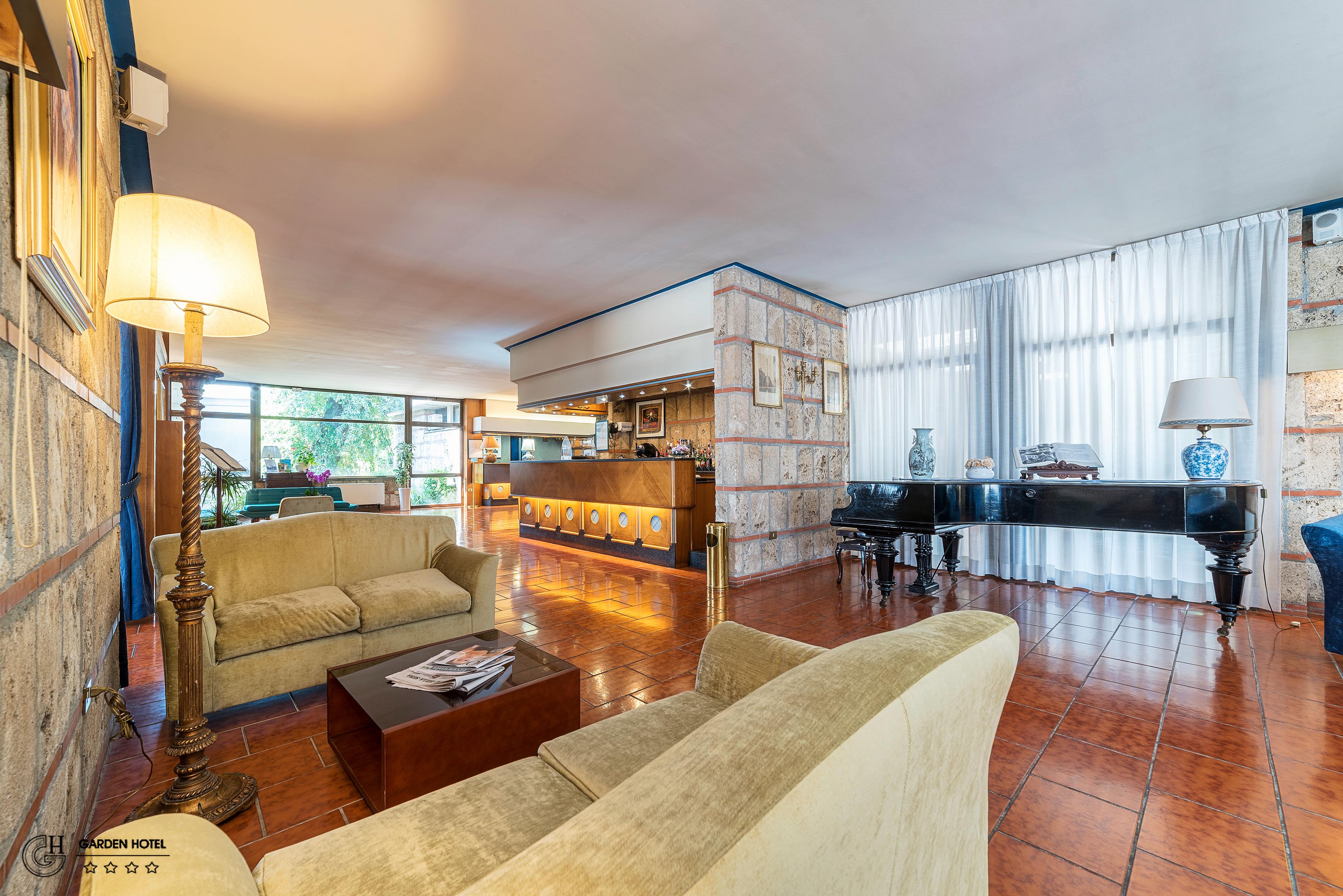 Hotel Garden แตร์นี ภายนอก รูปภาพ