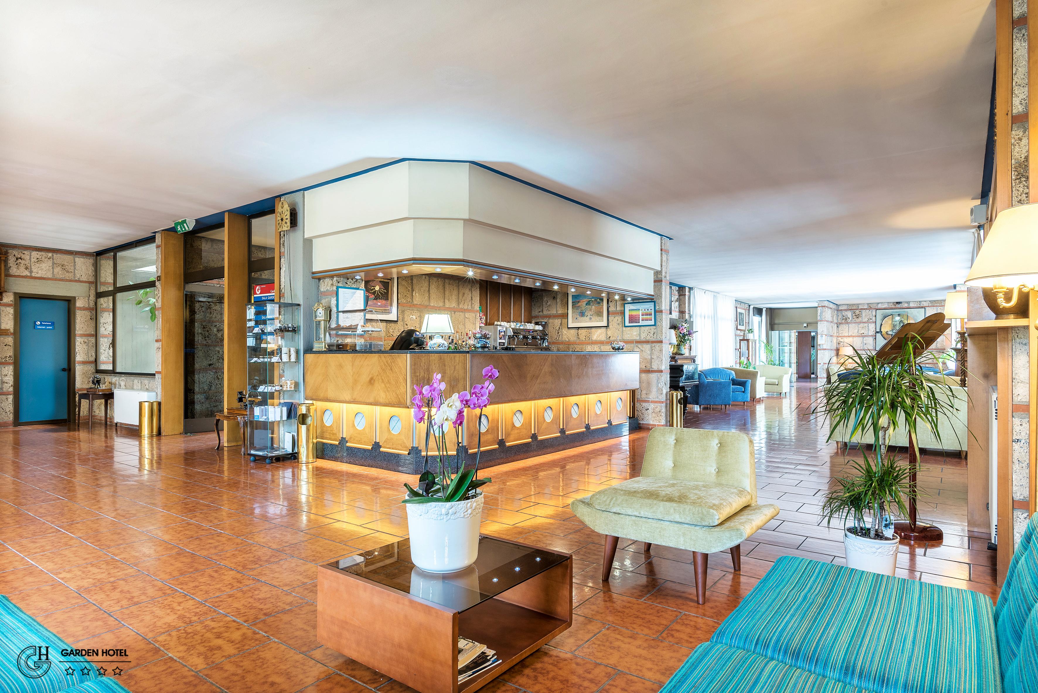 Hotel Garden แตร์นี ภายนอก รูปภาพ