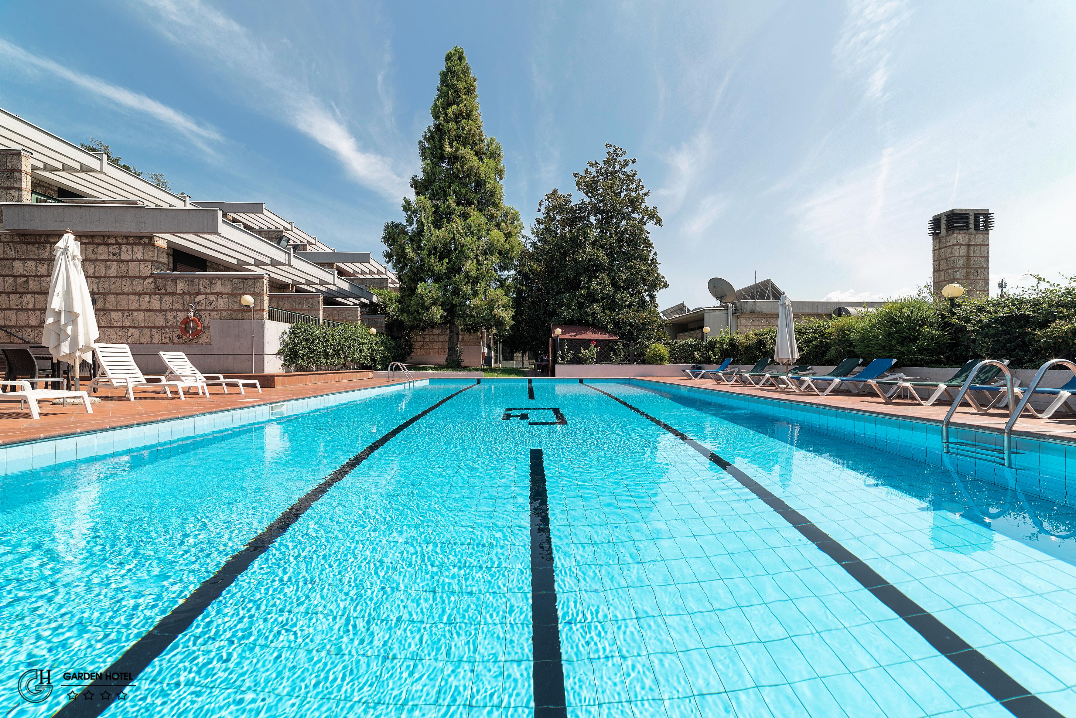 Hotel Garden แตร์นี ภายนอก รูปภาพ