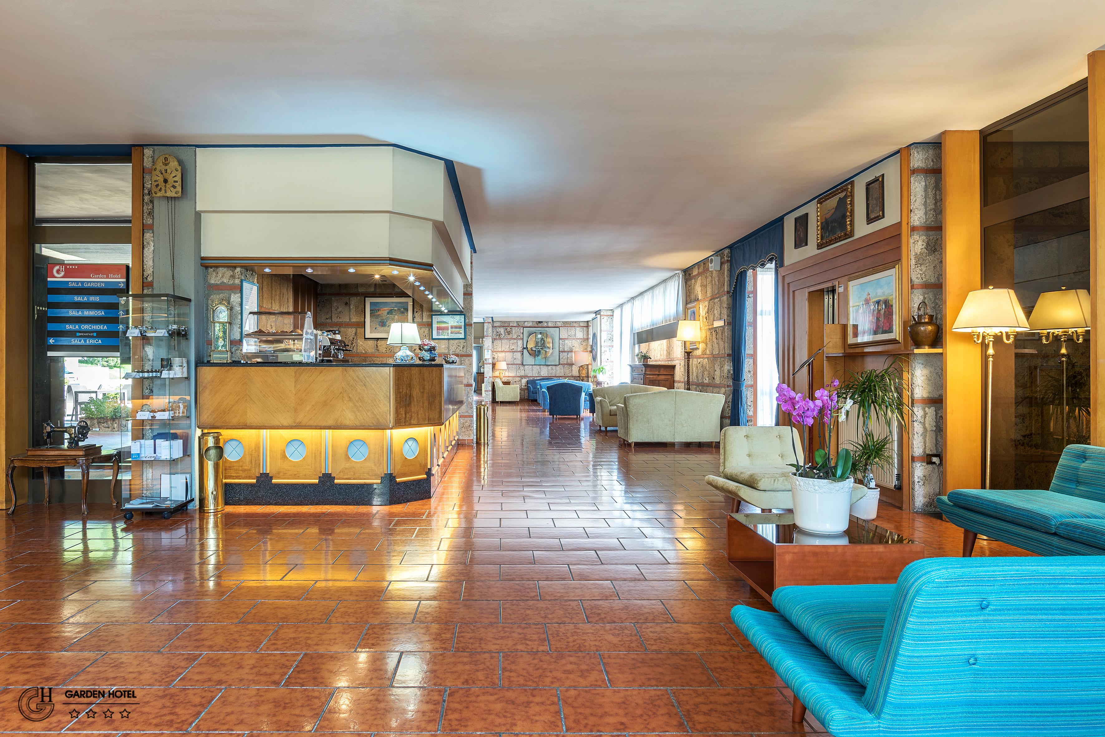Hotel Garden แตร์นี ภายนอก รูปภาพ