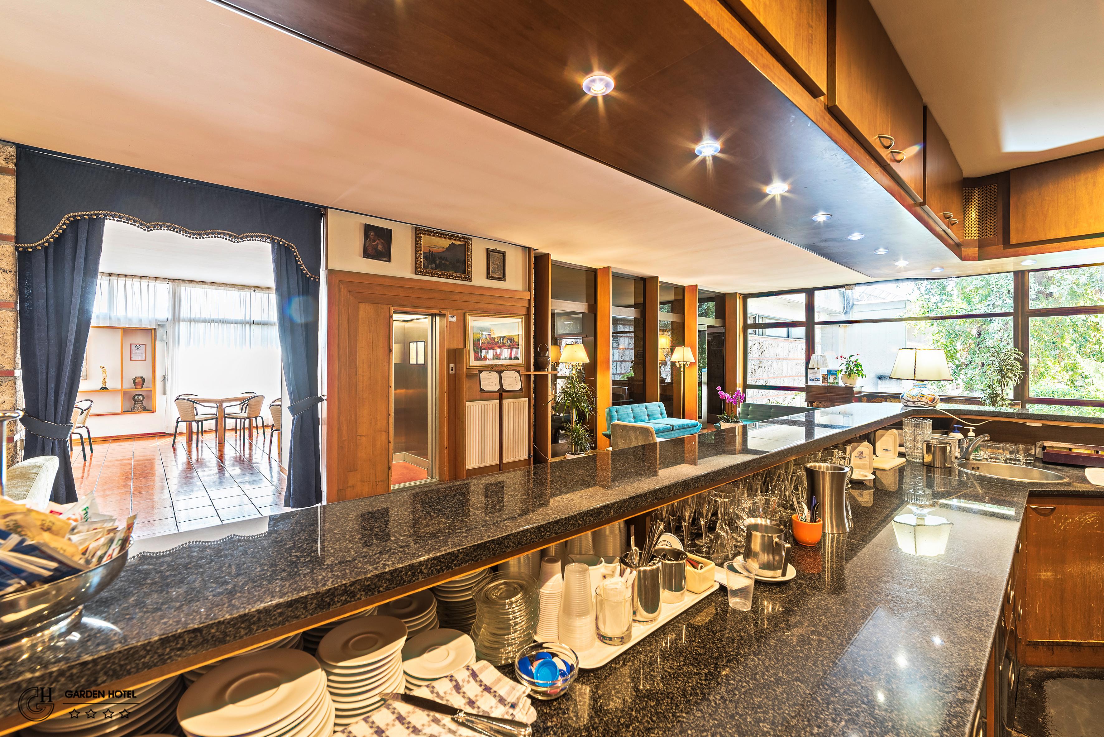 Hotel Garden แตร์นี ภายนอก รูปภาพ