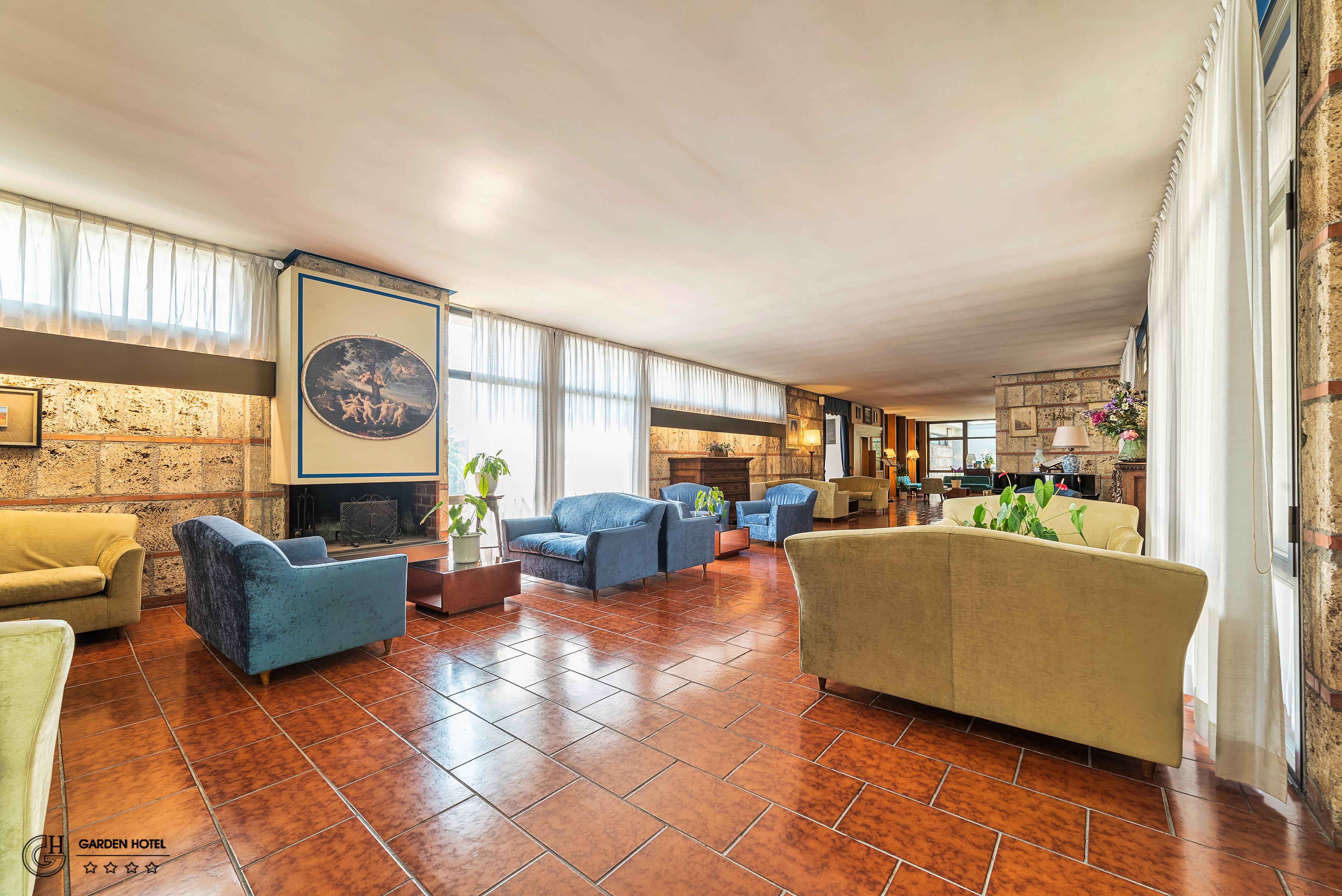 Hotel Garden แตร์นี ภายนอก รูปภาพ