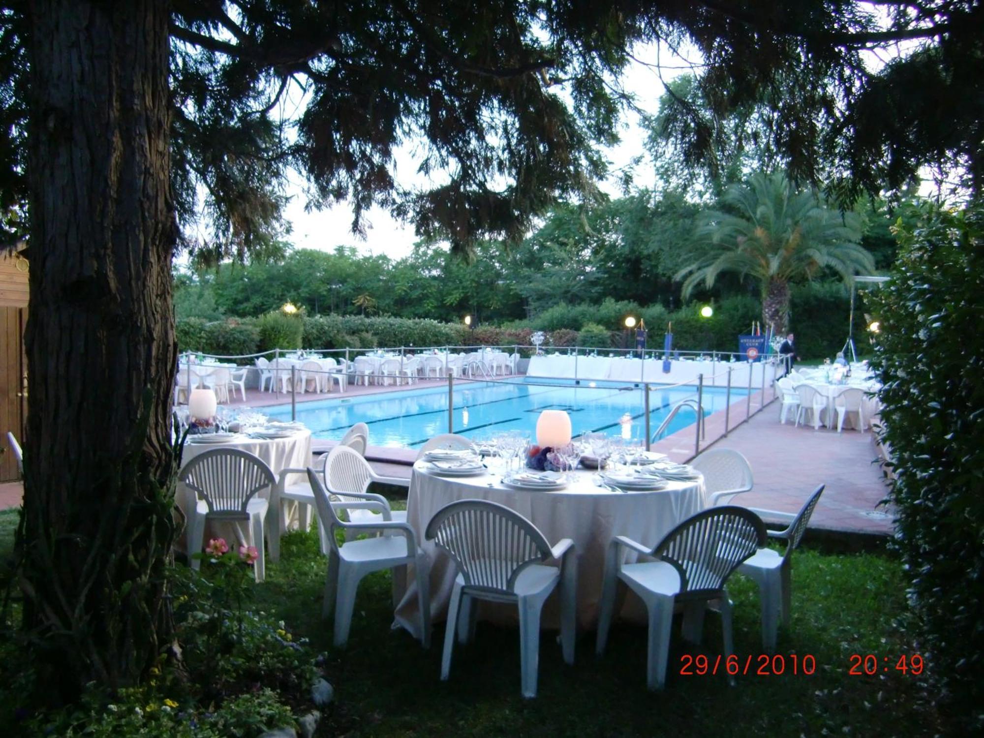Hotel Garden แตร์นี ภายนอก รูปภาพ