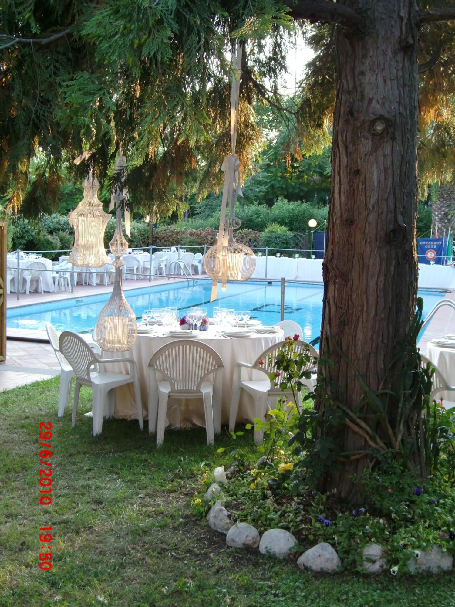 Hotel Garden แตร์นี ภายนอก รูปภาพ