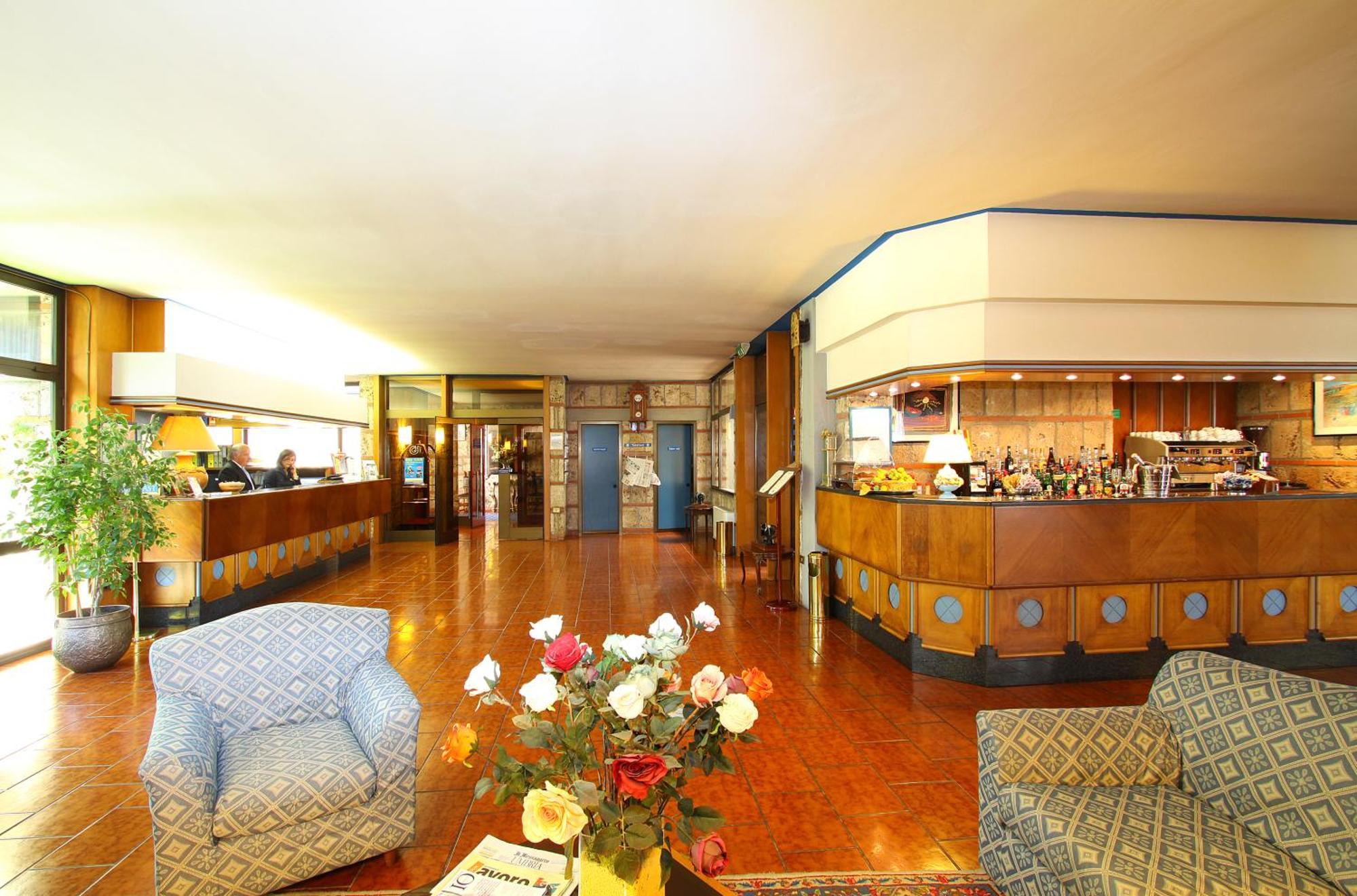 Hotel Garden แตร์นี ภายนอก รูปภาพ