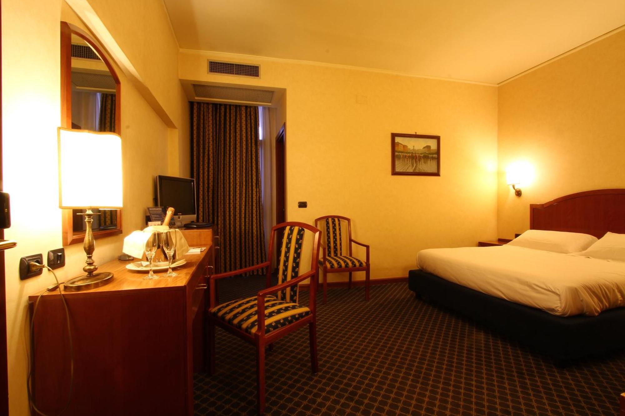 Hotel Garden แตร์นี ภายนอก รูปภาพ