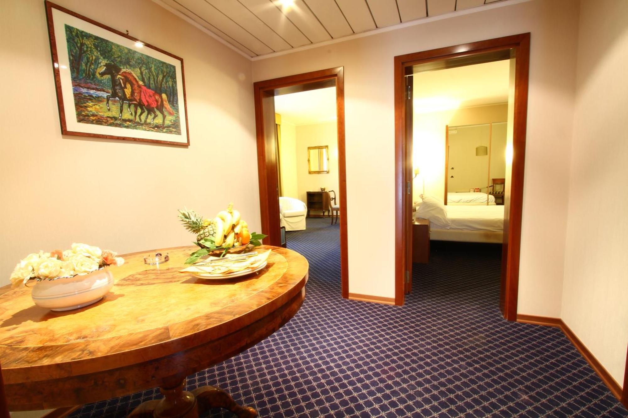 Hotel Garden แตร์นี ภายนอก รูปภาพ