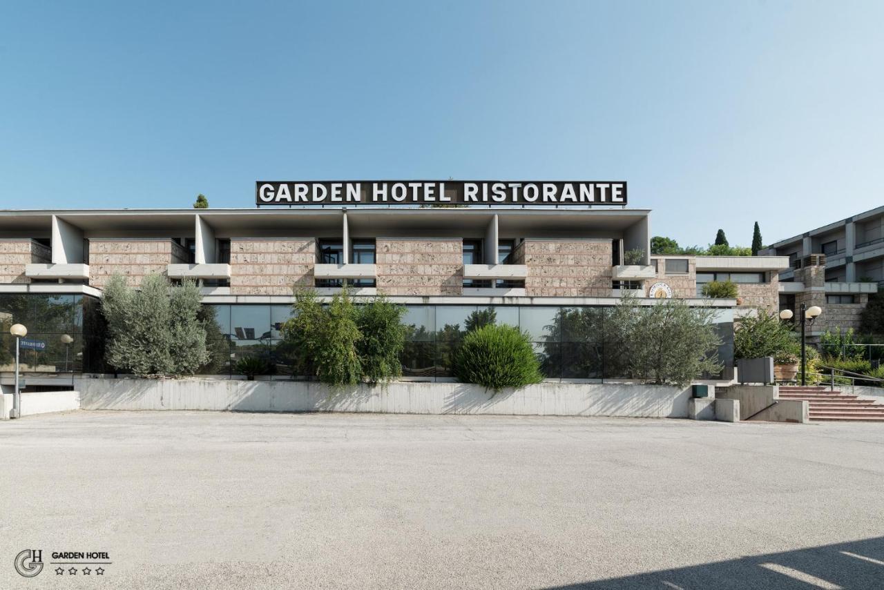 Hotel Garden แตร์นี ภายนอก รูปภาพ